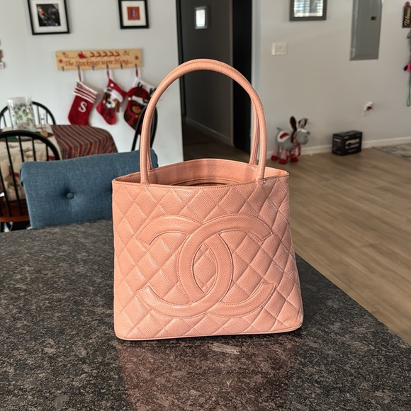Authentic CHANEL Caviar Leather Medallion Tote Quilted Shoulder Bag Pink Purse - Picture 12 of 15